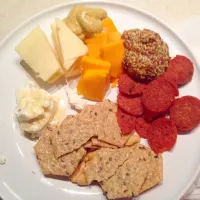 Cheese plate with pepperoni|erica drozinskiさん