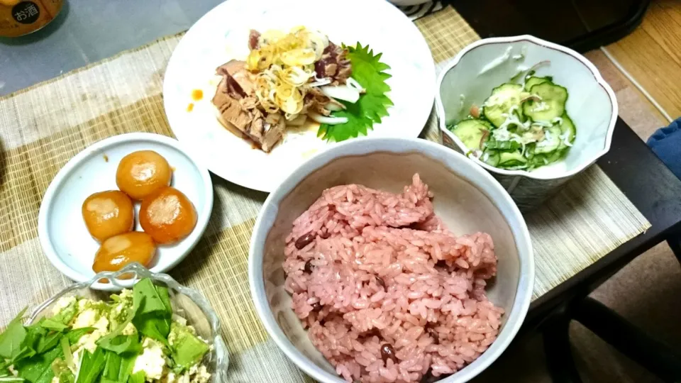 Snapdishの料理写真:アボガドと豆腐のサラダ＆たまこんにゃく＆胡瓜の酢の物＆赤飯|まぐろさん