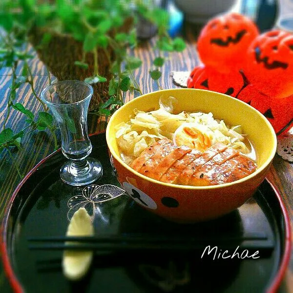 ラーメンdeあったか朝ごはん♪(*^^*)
＊紅茶煮鶏
＊茹で卵
＊キャベツと葱と味覇のスープ|michaeさん