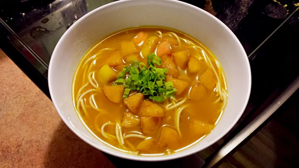 Harvest Ramen - Caramelized Apples & Onions, Red Chili Peppers, and Ginger in Tangy Pumpkin Broth|Y-vo Martinezさん