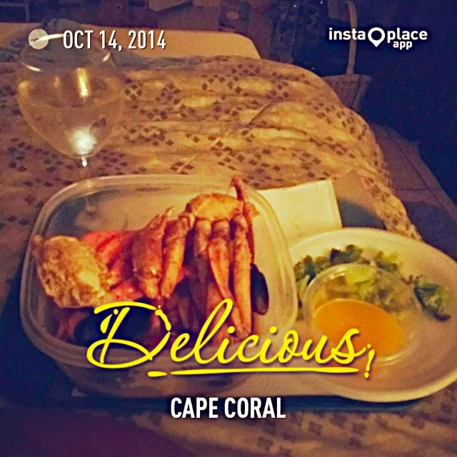 Snapdishの料理写真:Crab legs shrip mussels sauteed in butter and garlic old Bay seasoning white wine  with buttered  broccoli in a glass of Moscato wine #goodeats#homecooks|christl babcockさん