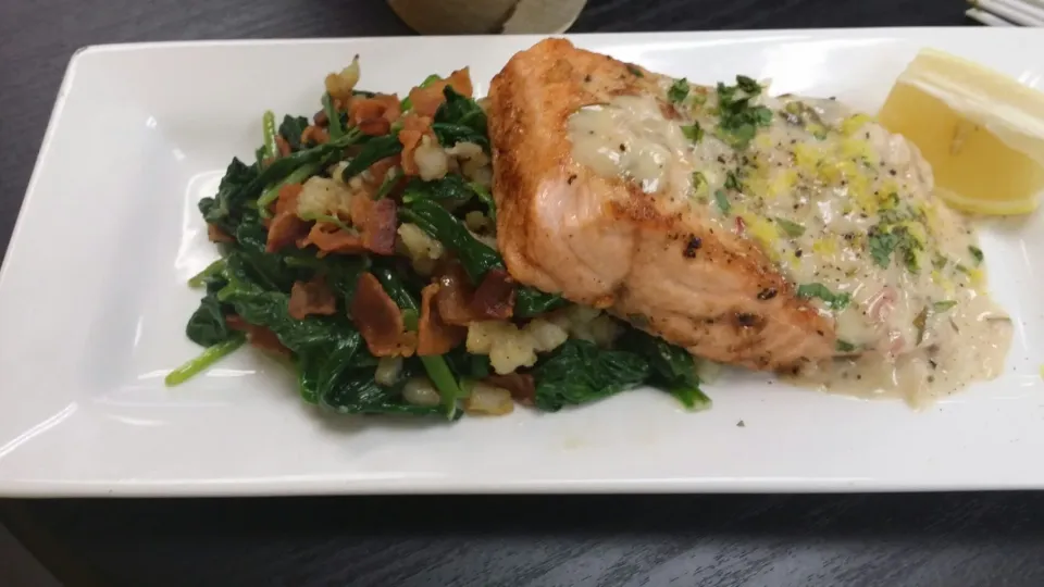 spinach hash and salmon with a lemon butter and tarragon sauce|sheree smithさん