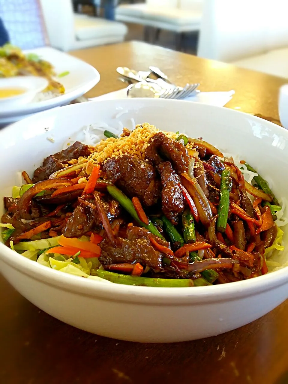 Snapdishの料理写真:lemongrass Beef on vermicelli #vietnamesefood|Nugeさん