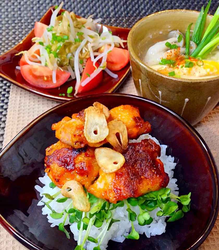 Snapdishの料理写真:Sho-koさんのお料理 ٩(◜ᴗ◝ )۶ Today Lunch is 鶏肉の韓国風コチュジャンマヨ炒め        ～焦がしにんにく風味|ランランらぁ〜んさん