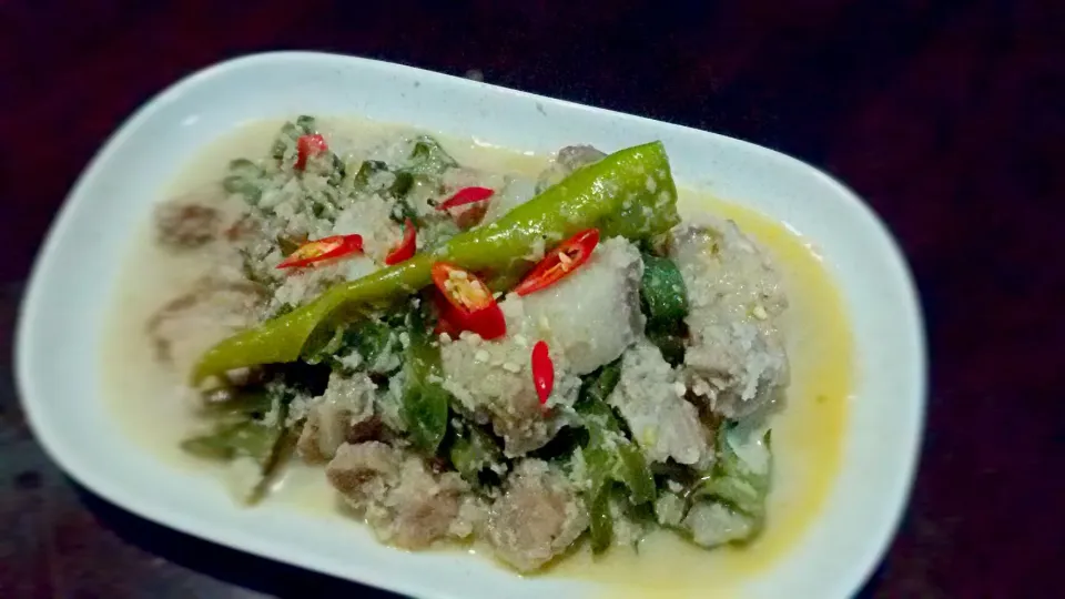 Bicol Express w/ bagoong.. TARA LET'S EAT!|Rico Tolentinoさん