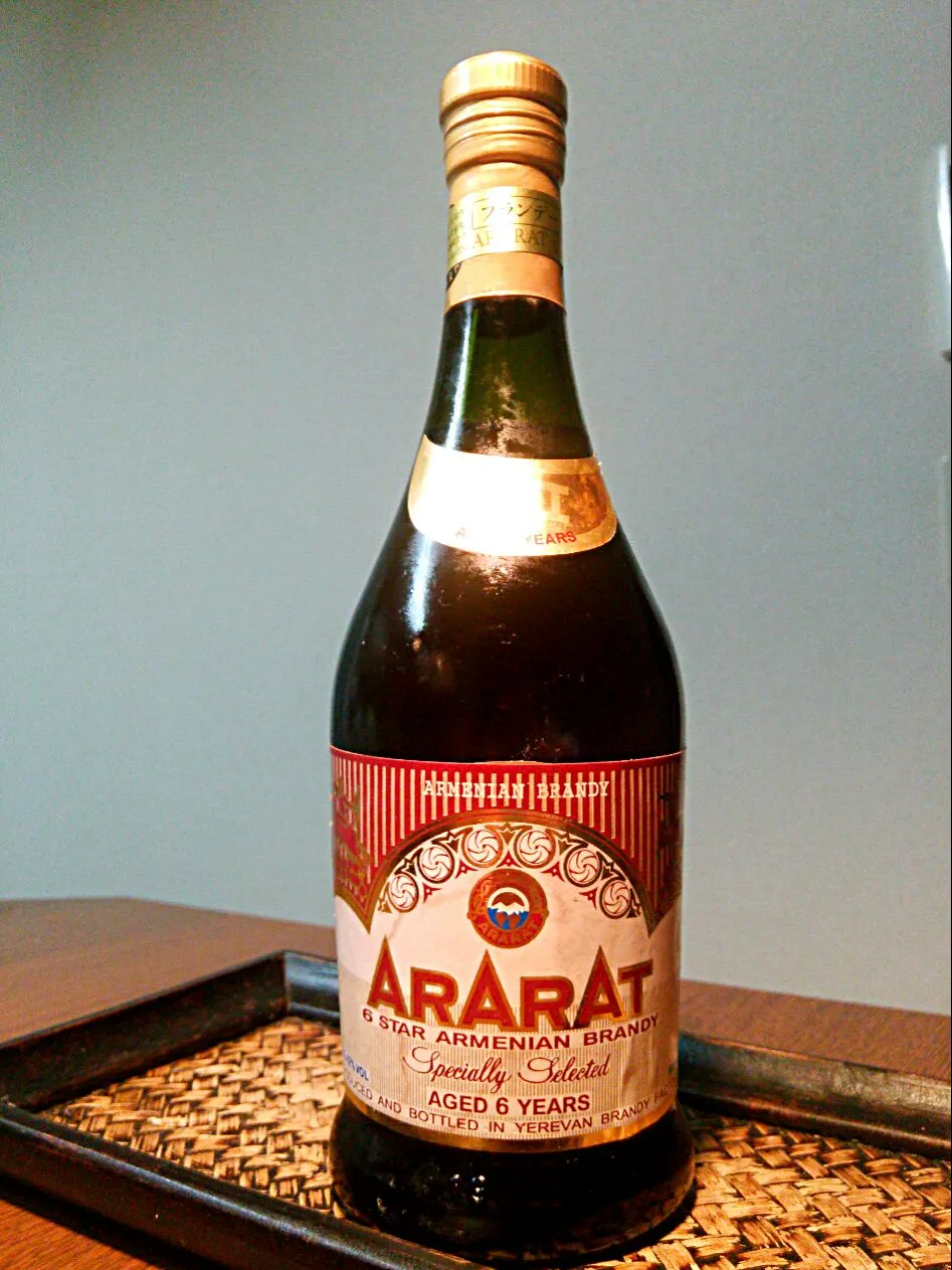 Ultra rare, Armenian Brandy.ARARAT, 6 years old!
超レアなアルマニアのブランデー、アララット 6年もの(^^)|quitaさん