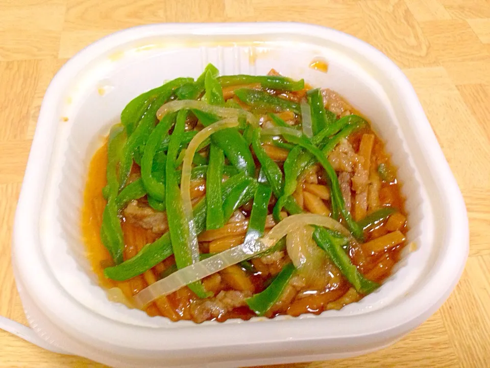 青椒肉絲丼(神奈川県限定チルド弁当)|Tarou  Masayukiさん