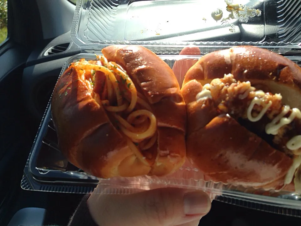 土曜日に食べた黒松内の道の駅のベーカリーの惣菜パン。|よっしーさん