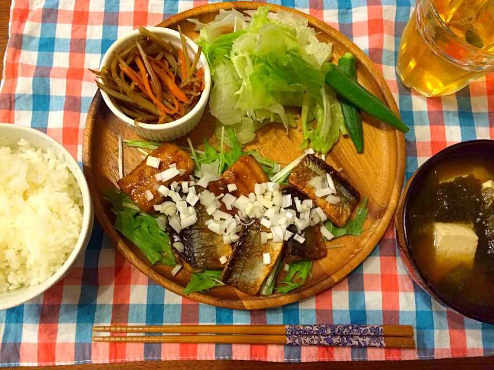 秋刀魚の蒲焼き 金平 サラダ ワカメと豆腐のお味噌汁|haseseさん