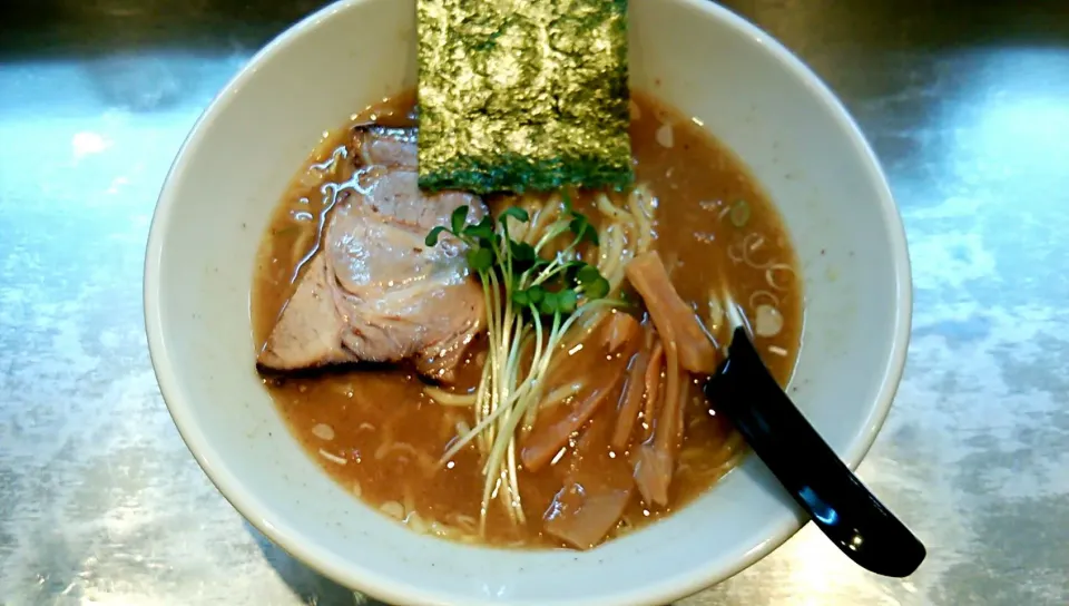 麺 やまらぁ＠日本橋人形町
やまらぁ 750円
#ラーメン #東京都中央区 #人形町駅|しんたたさん