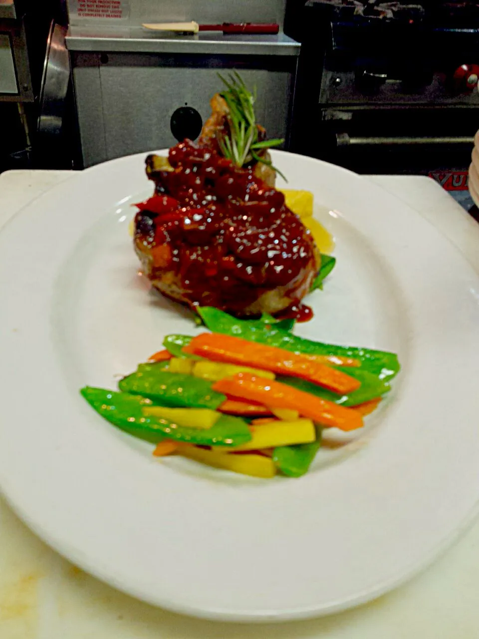 Rosemary , brown sugar Pork Chop
Roundabout tart cherry brown ale compote|Chef Danさん