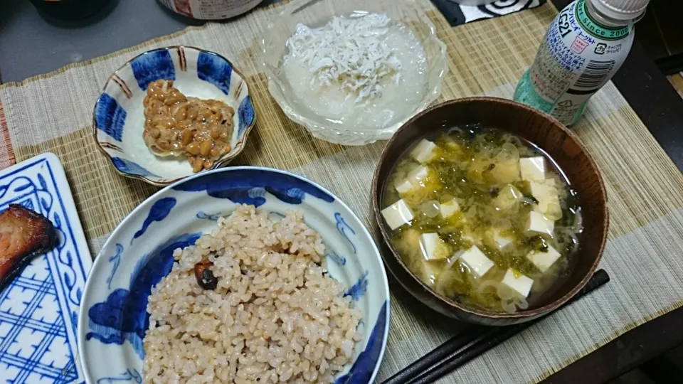 納豆＆しらすおろし＆豆腐とアオサ味噌汁|まぐろさん