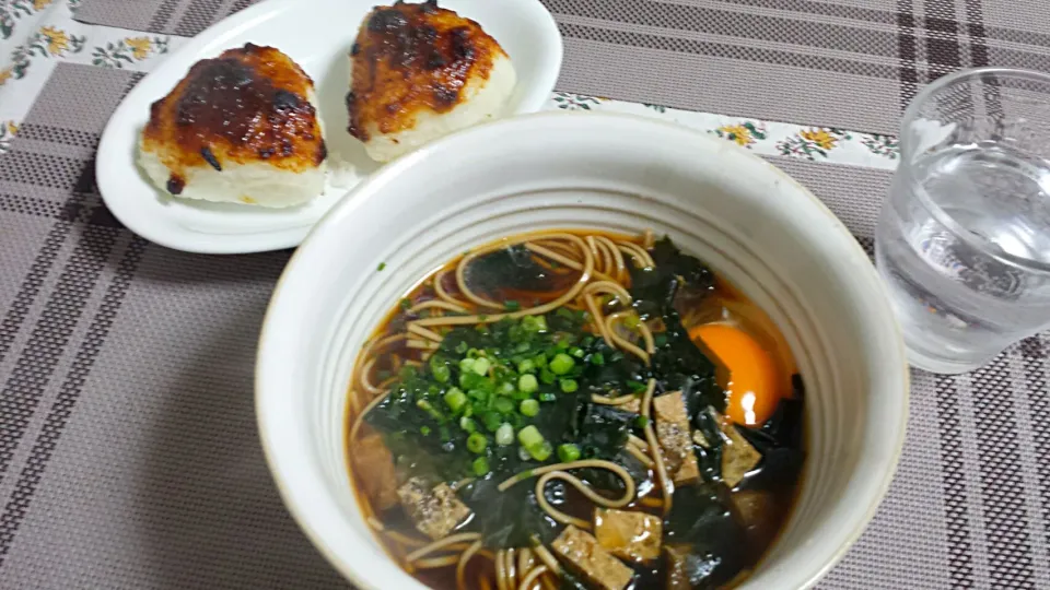 ワカメ玉子そば&肉味噌焼おにぎり～♪|三宅章人  Akihito Miyakeさん