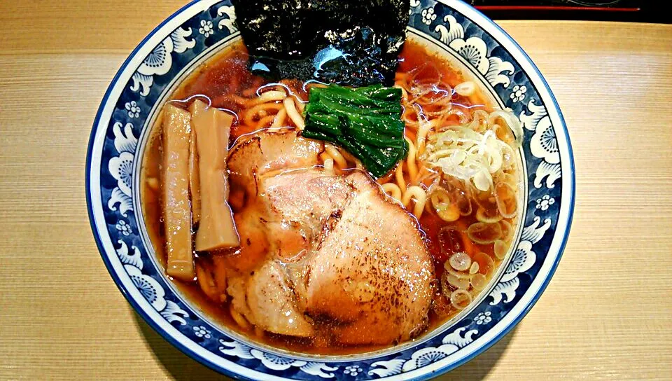 ラーメン雷鳥＠日本橋小網町
1号 750円
#ラーメン #茅場町駅 #東京都中央区|しんたたさん