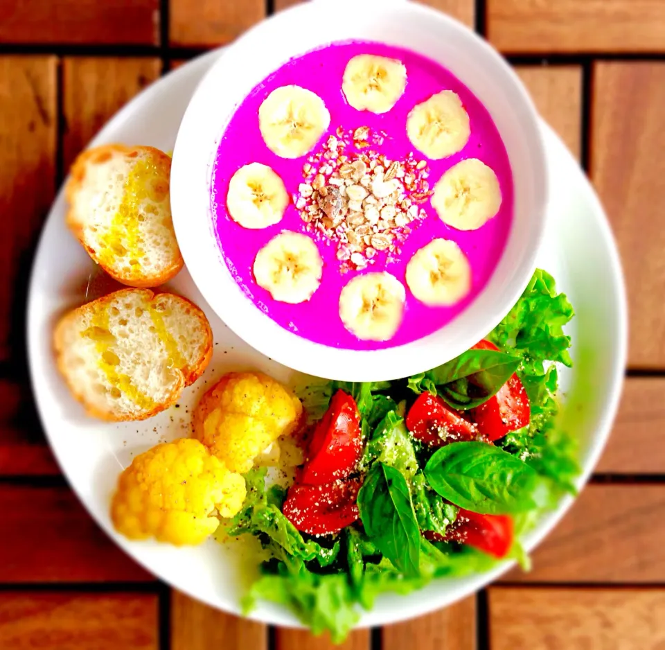 Breakfast plate featuring dragon fruits and yellow Cauliflower💗💛|yeluさん