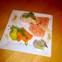 Salmon with sauce "beurre blanc"/steamed vegetables|Julien Henryさん