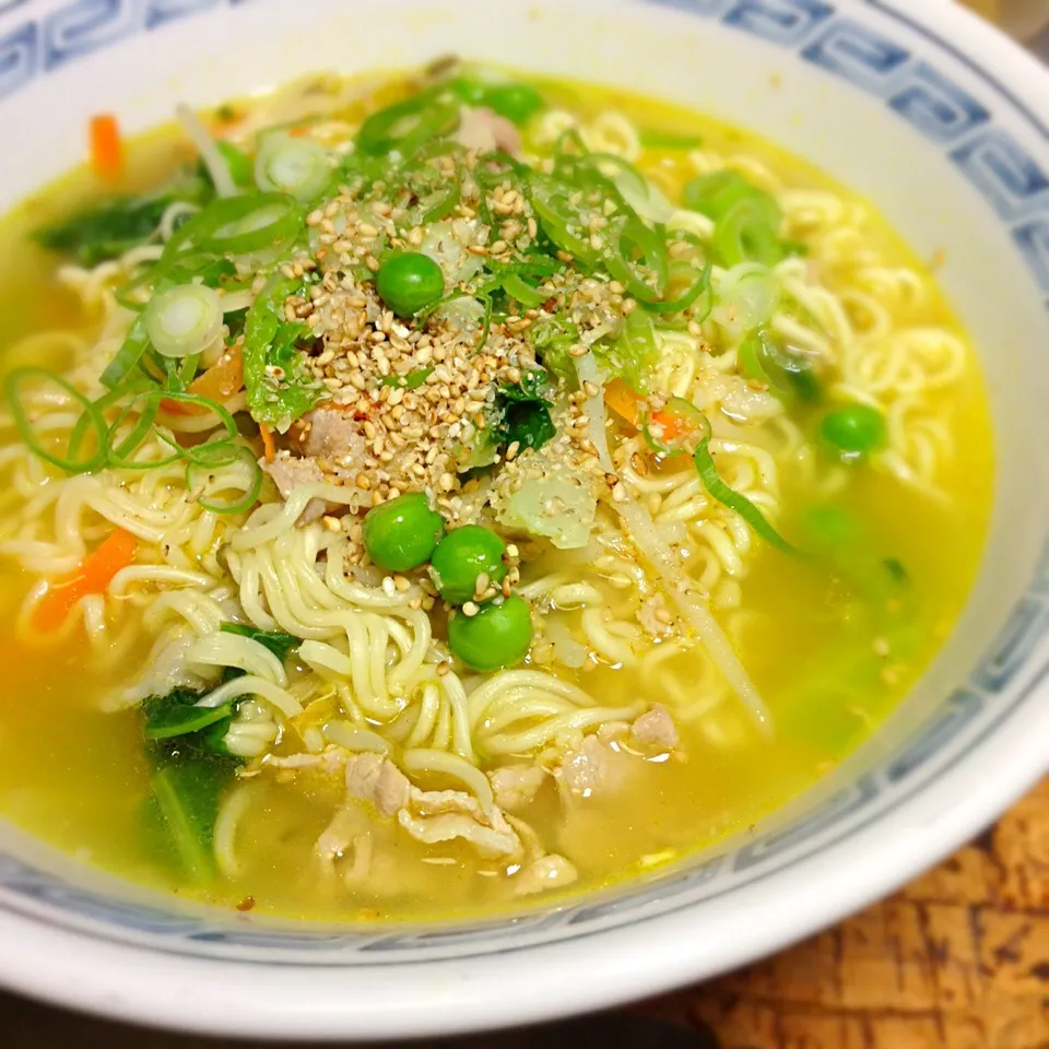 サッポロ一番塩ラーメンで簡単カレーラーメン🍜|にょんにいさん