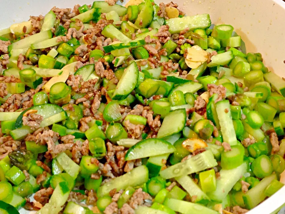 💋Ground Pork w/ Aspara & Cucumber Sauté  in olive oil💋|Earth Angelさん