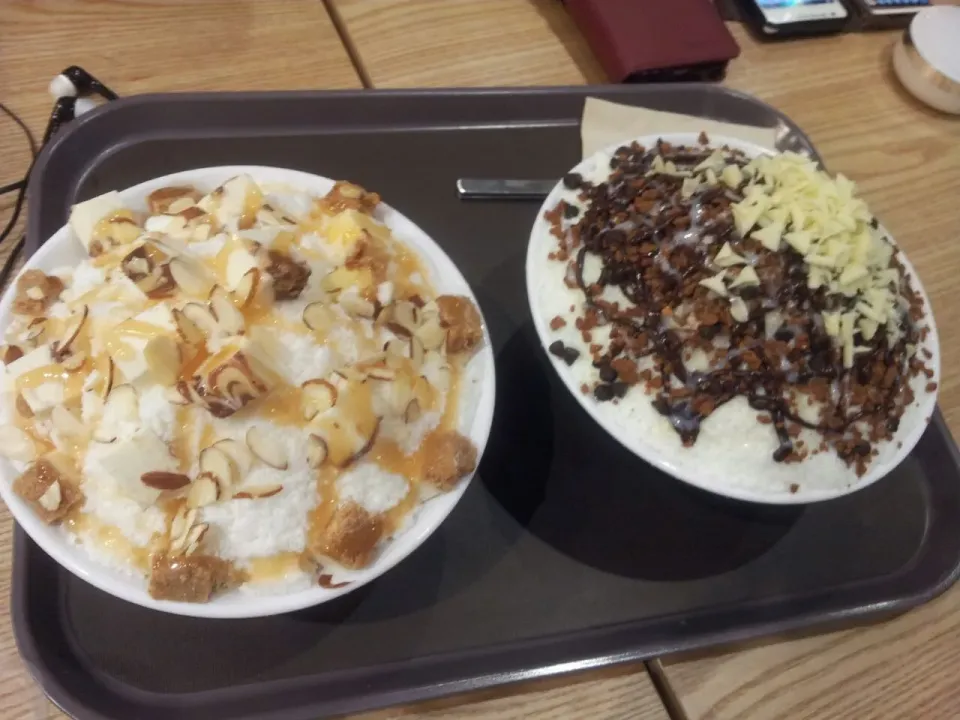 cheese bingsu n choco bingsu 
korean ice.. @빙어|silvella christaさん