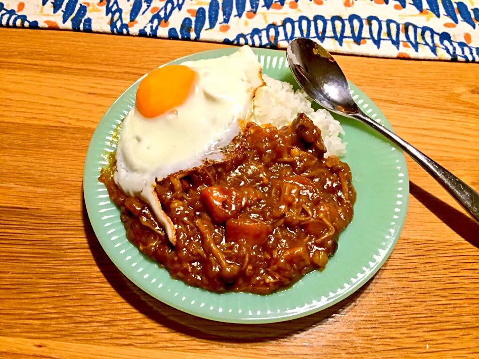 牛すじ煮込みカレーオン目玉焼き|naphtholscarletさん