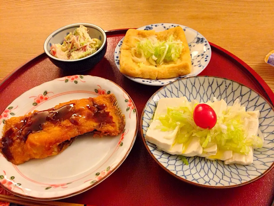 Snapdishの料理写真:晩酌。鰈唐揚げ。塩豆腐、あげ焼き、カニカマサラダ|Yukie  Toriseさん