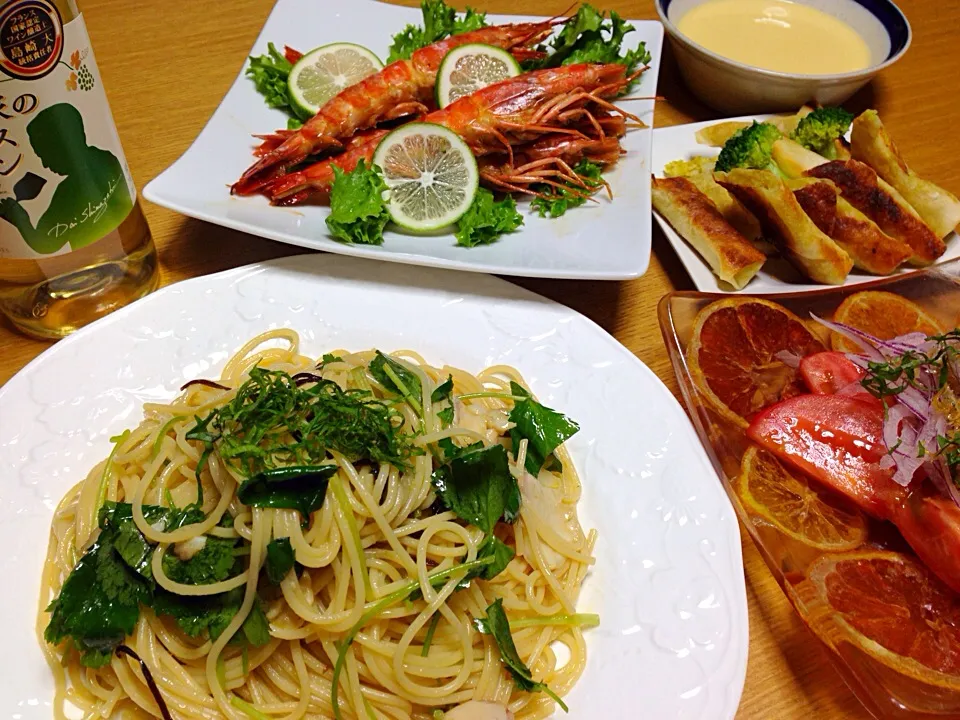 Snapdishの料理写真:長女のリクエスト、鯛と三つ葉の和風パスタで晩御飯🍴|川上千尋さん