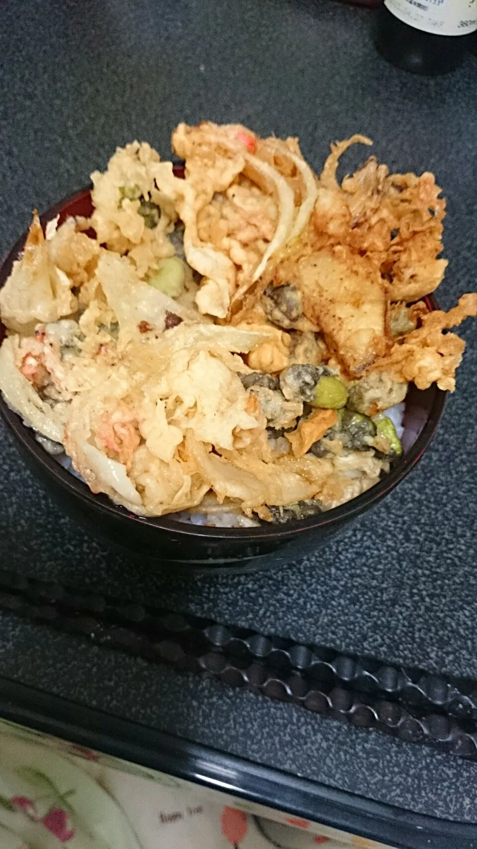 Snapdishの料理写真:【かき揚げ丼】
具は、枝豆・玉ねぎ・海老♪|Kyohei Okamotoさん