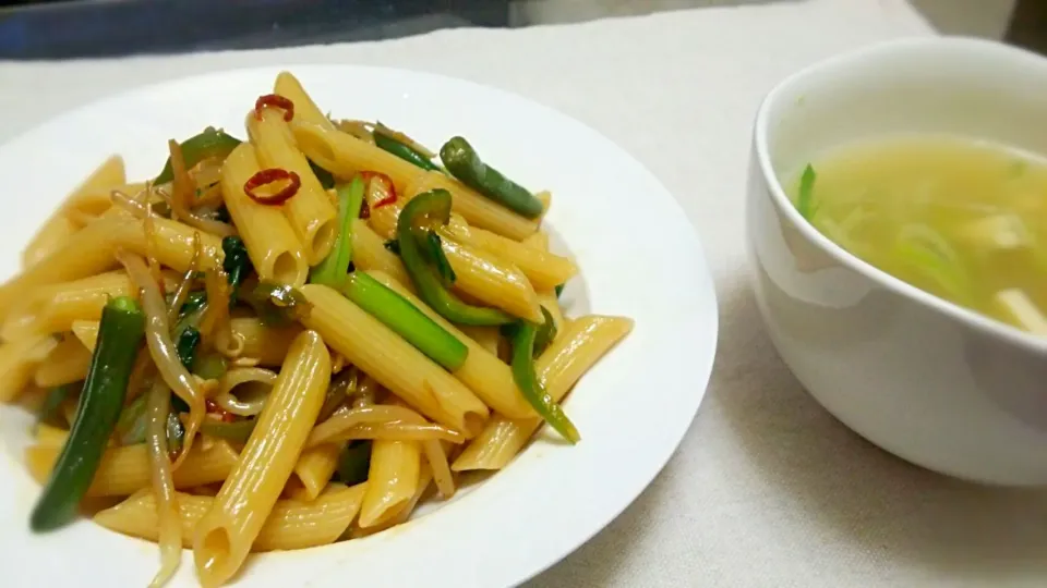 野菜炒め作ろぉ思ったｹﾄﾞ、
御飯炊く時間待てず～の、
そのままﾍﾟﾝﾈ✨|kaz(*･ω･)さん