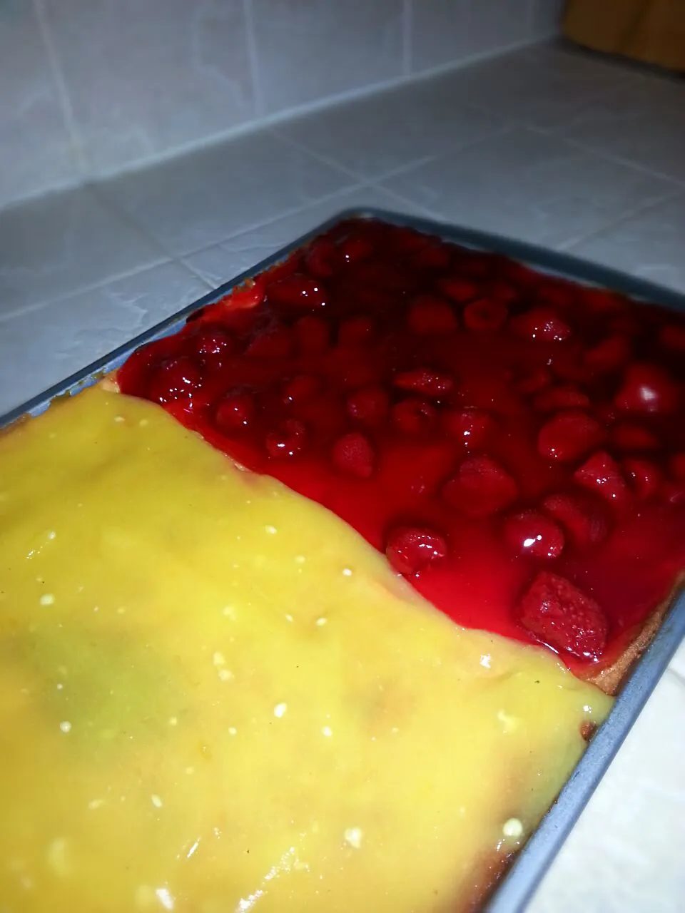 Snapdishの料理写真:Mango and strawberry white chocolate cheesecake|Candy Jaimesさん