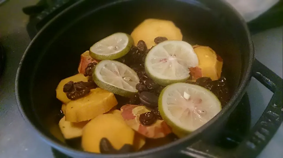 STAUBでさつま芋とウィスキー漬けレーズンのことこと煮♪|Sajitoさん