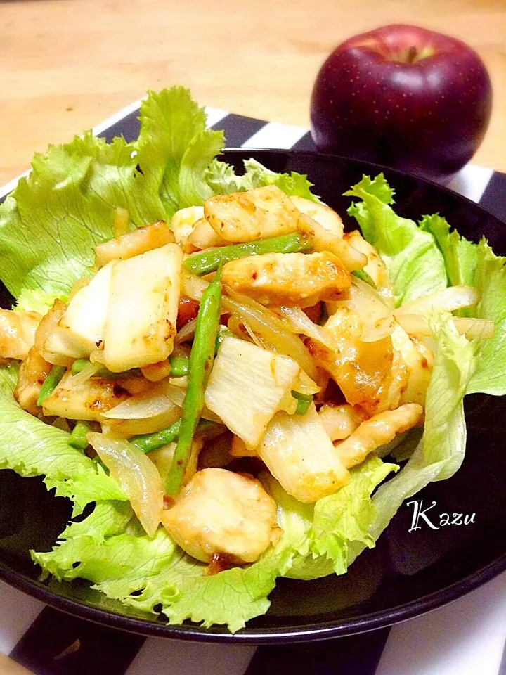 りんごバターを使った長芋と鶏胸肉の炒め物🍎|かずきっちんさん