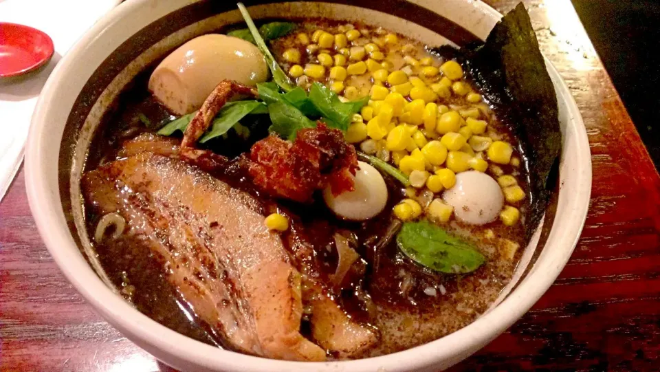 garlic lobster pork broth ramen with charsu pork, corn, soft shell crab, corn, soft boiled marinated chicken and quail egg|Mario Wrightさん