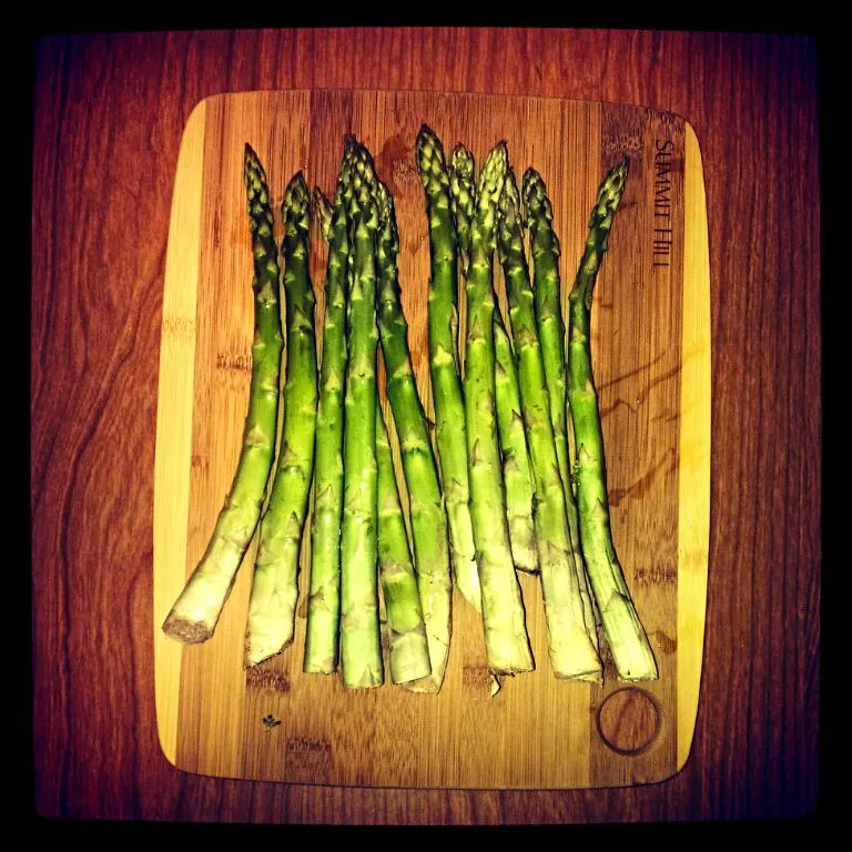 fresh asparagus|Mario Wrightさん