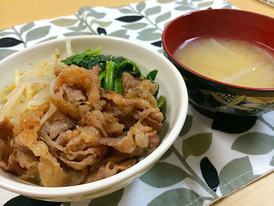 三色焼肉丼|なっぱさん