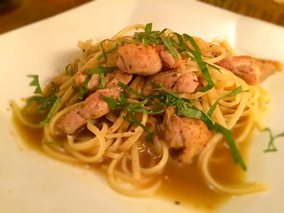 鳥もも肉と玉ねぎの柚子ごしょうしょうゆパスタ|おばたさん