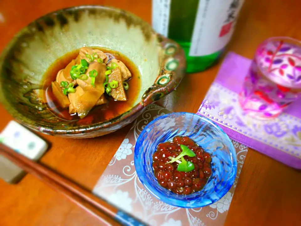 Snapdishの料理写真:鮭の白子の炊いたもの、いくらの醤油漬け、日本酒。この時期限定手作り品|みっちっちさん