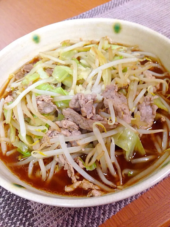 Snapdishの料理写真:旦那作 モヤシ増し増し家系濃厚豚骨醤油ラーメン🍀|デミさん