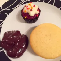 Cupcake and whoopie pies|SugarLiningsさん