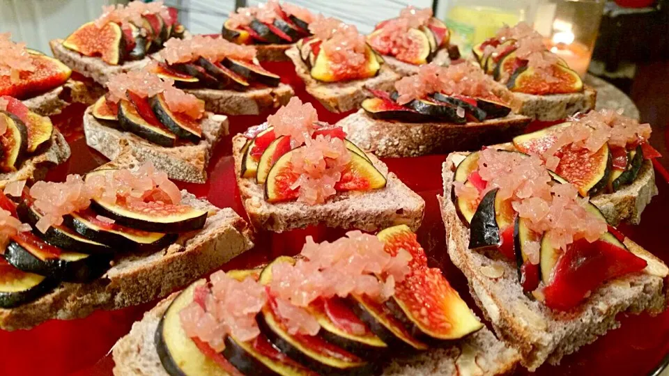 Crostini with duck and figs|SugarLiningsさん