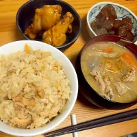 Snapdishの料理写真:炊き込み御飯と豚汁、手羽元の甘酢煮|bearさん