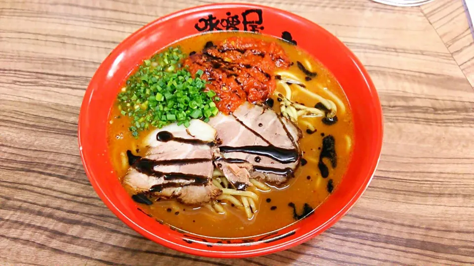 味噌屋八郎商店＠新宿
トマト味噌らーめん 880円
#ラーメン #新宿駅 #東京都新宿区|しんたたさん