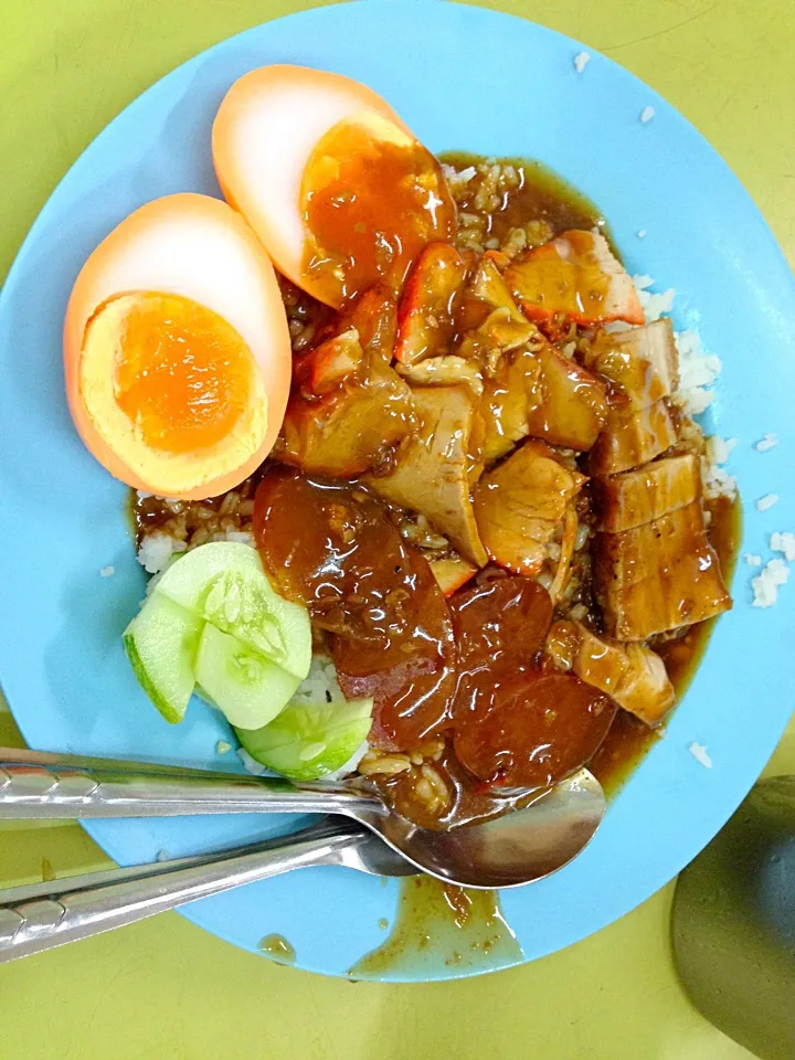 Snapdishの料理写真:ข้าวหมูแดง|Thitiratさん