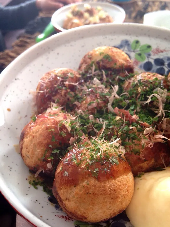 初めてのたこ焼き、焼き焼き〜♡|おかちまいさん