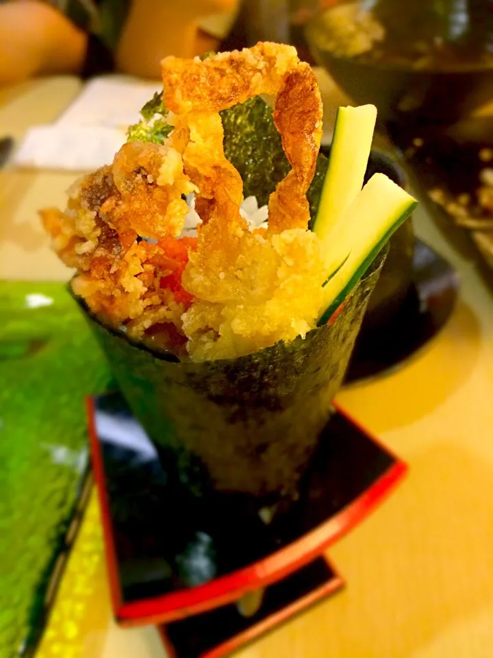 Snapdishの料理写真:Handroll Softshell Crab|Pelsia Yapさん