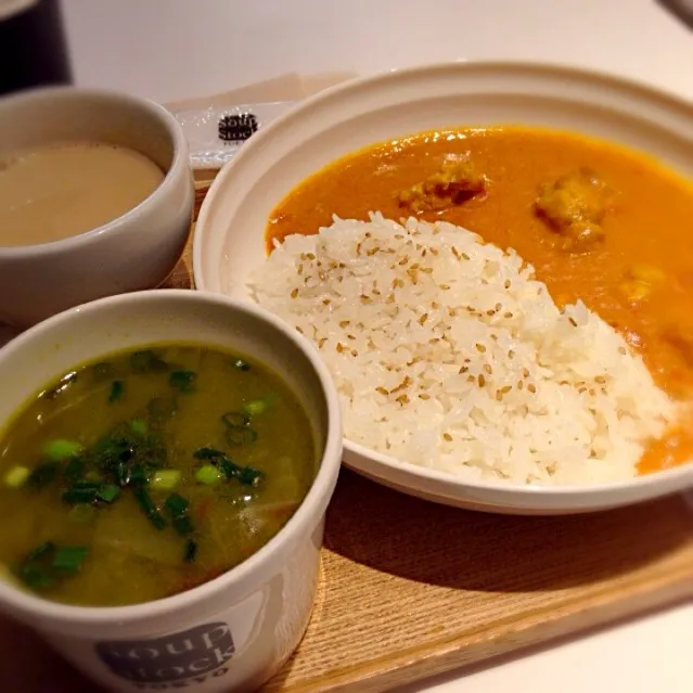 3日前も食べてるね！！wwスープストックのカレーセット(鳥肉と玉ねぎのカレー＆岩塩のスープ)|ももさん