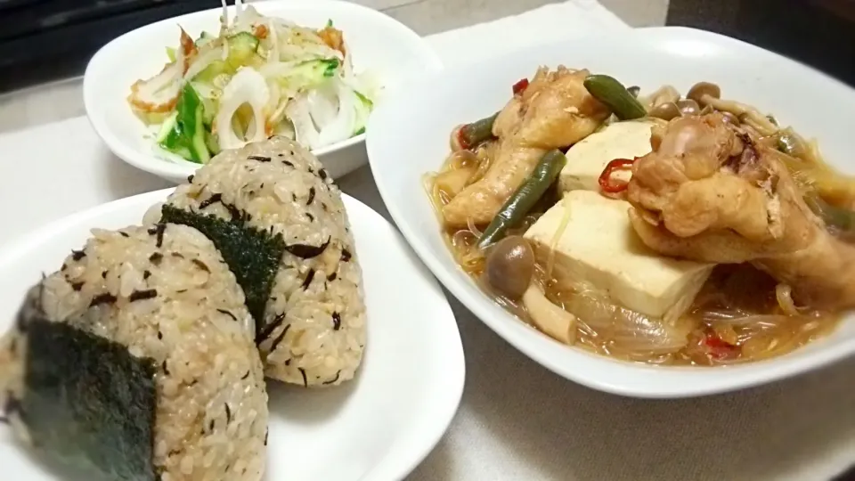 干し椎茸&ひじきごはんのおにぎり
と、手羽元のすき焼き風な煮物✨|kaz(*･ω･)さん