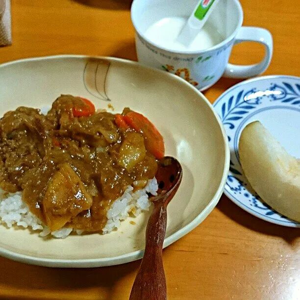 ぼっちゃんの朝食
朝カレー|ふみぃさん