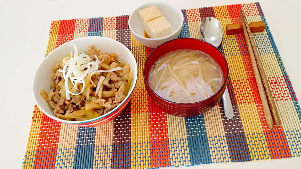 今日の昼食 豚丼、冷奴、もやしの味噌汁|pinknari🐰🌈さん