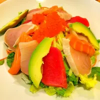 Snapdishの料理写真:生鱼片沙拉～❤️🍣🍃さしみサラダ！Sashimi Salad|Aysh小薯さん