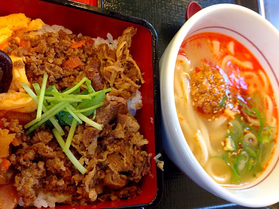 なか卯 牛しぐれ重 担々うどん|ゆかりすさん